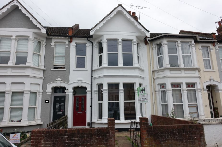 Substantial 4 Bedroom Mid-Terrace Property